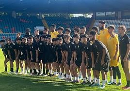 Foto de familia de la plantilla en el Helmántico