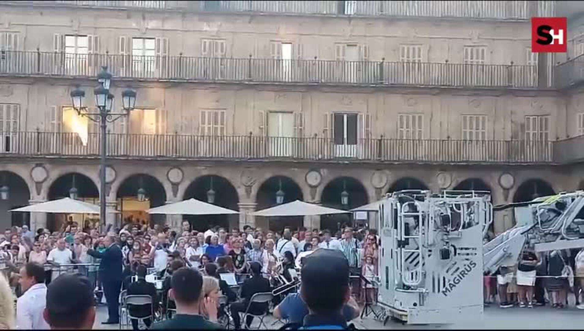 La Mariseca anuncia en la Plaza Mayor de Salamanca las Ferias y Fiestas