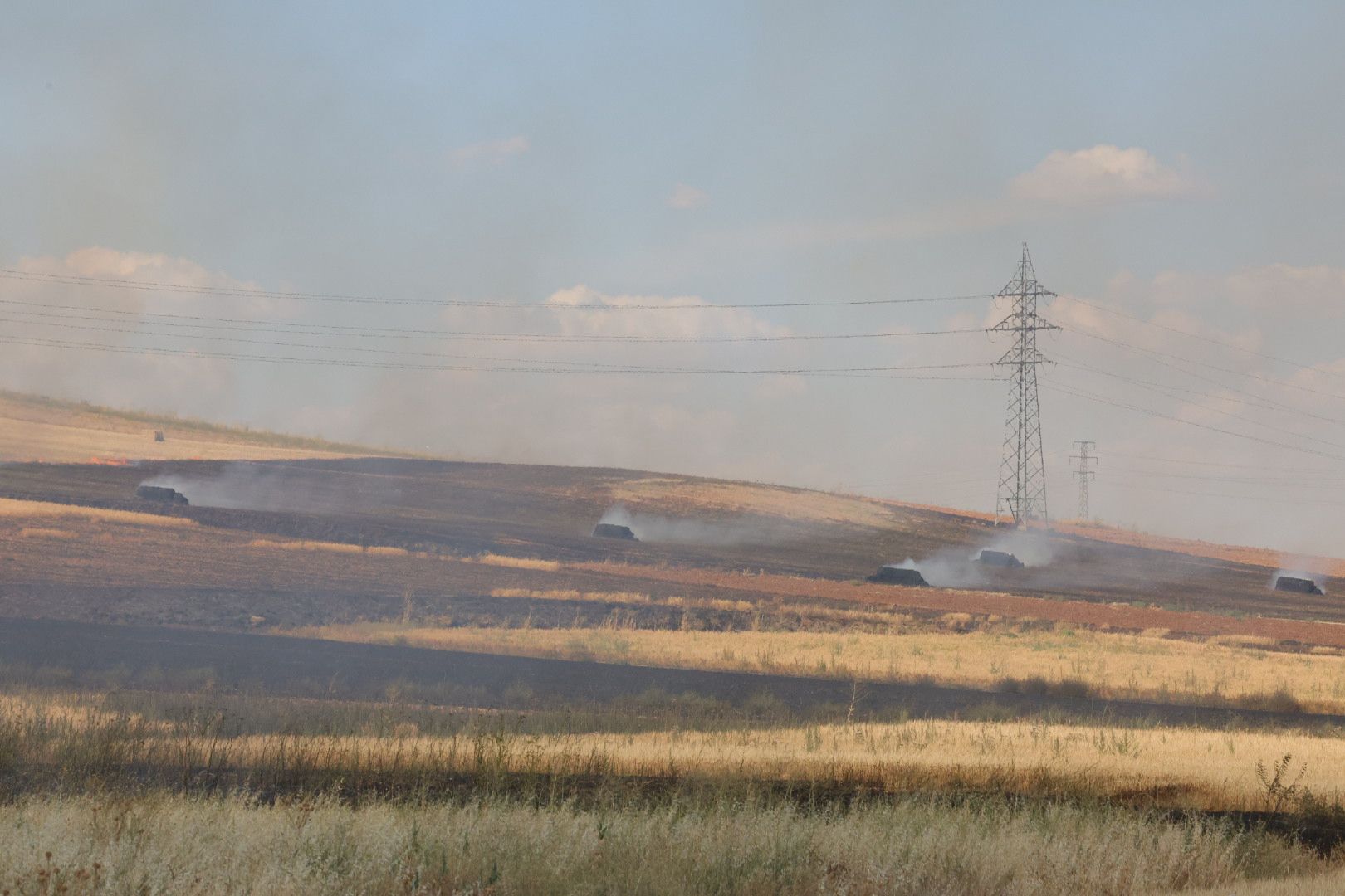 Los Bomberos de Salamanca trabajan en la extinción de un incendio en Puente Ladrillo