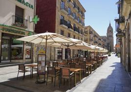 Vista de la calle Rúa Mayor de Salamanca en las primeras horas del día.