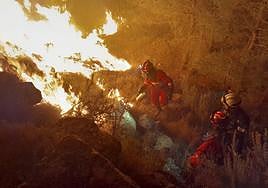 Imagen de archivo de un fuego de noche.