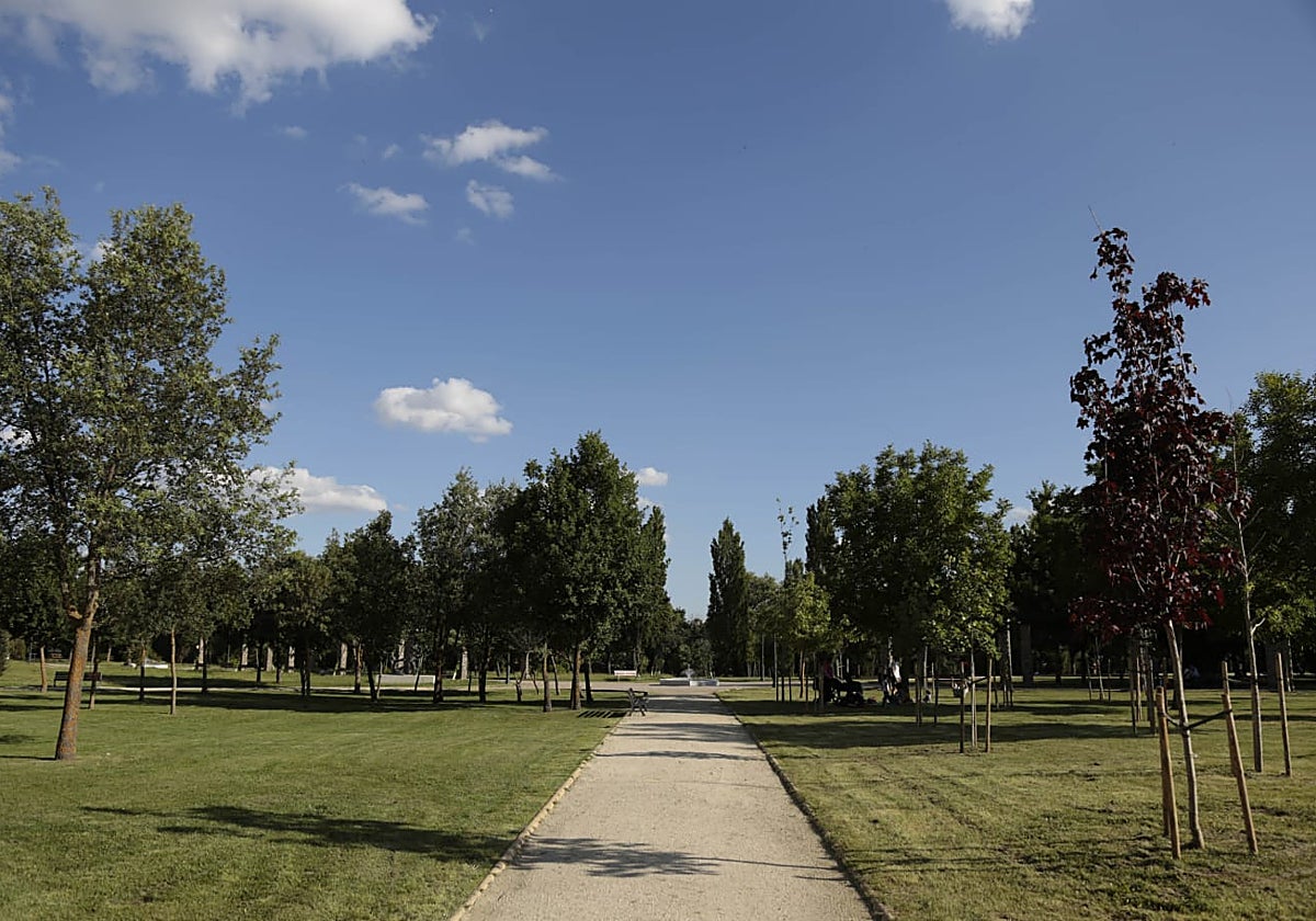 El parque de Huerta Otea cuenta con ocho hectáreas de superficie y mucho césped.