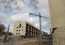 Edificio en construcción en Huerta Otea.