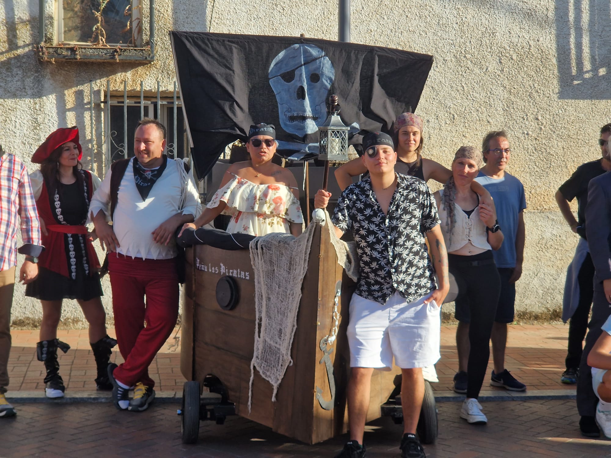 Doñinos de Salamanca llena las calles de color en honor a Santo Domingo de Guzman