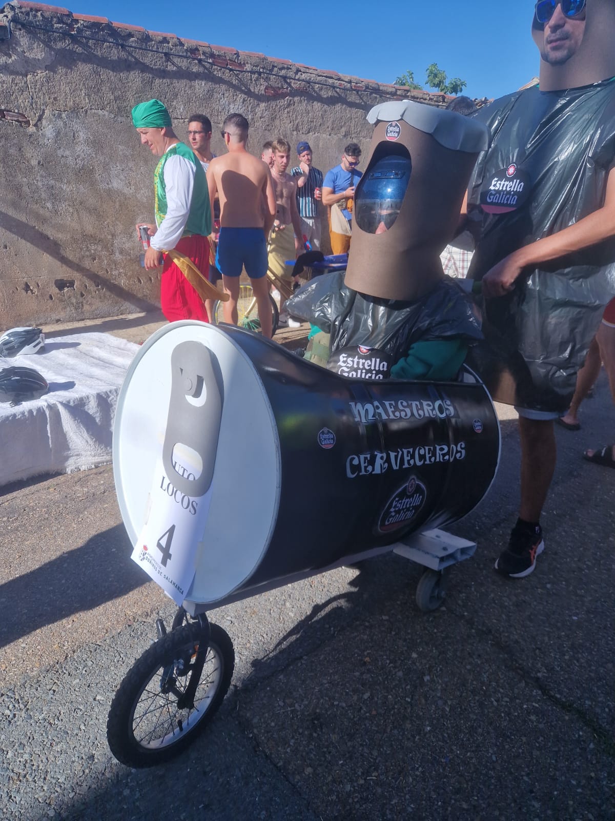 Doñinos de Salamanca llena las calles de color en honor a Santo Domingo de Guzman