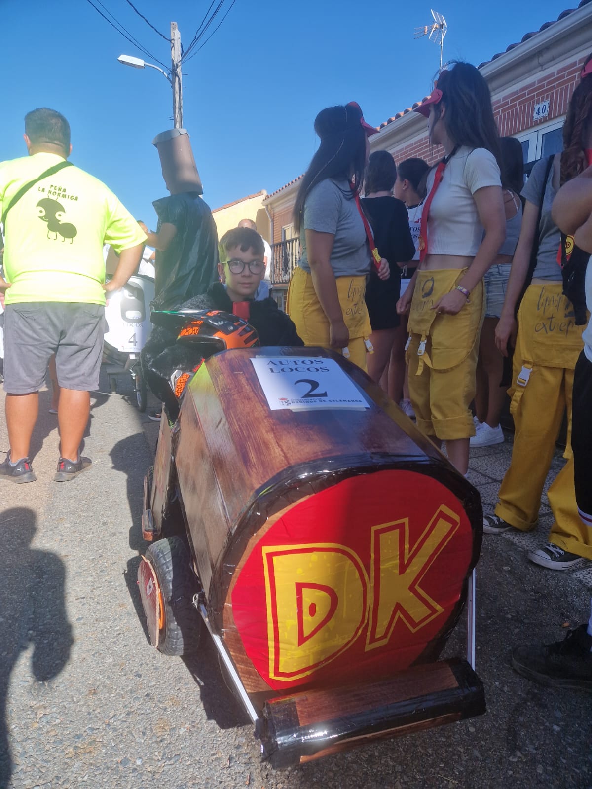 Doñinos de Salamanca llena las calles de color en honor a Santo Domingo de Guzman
