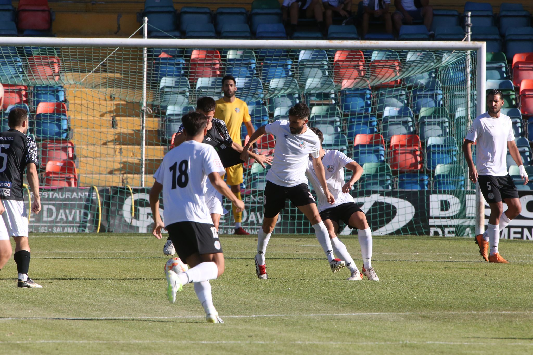 El Helmántico acoge una goleada del Salamanca frente al Ciudad Rodrigo (7-0)