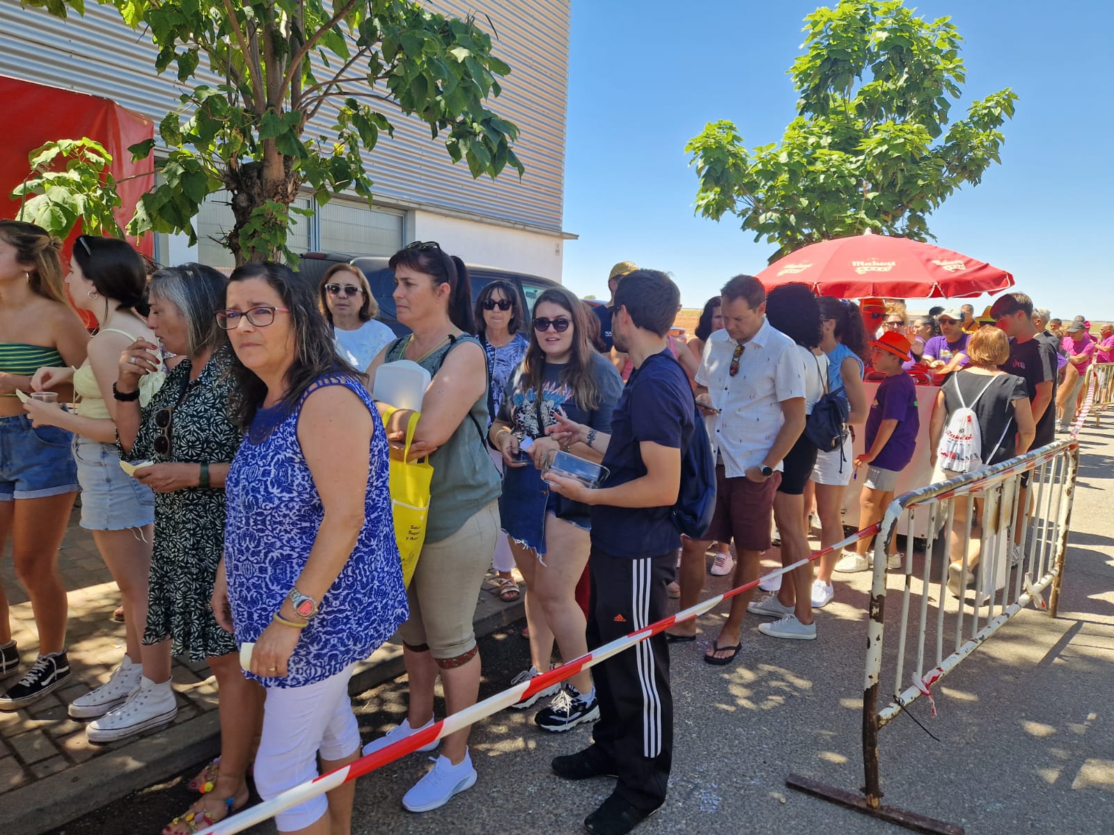 Carretones, paella y una gymkana protagonizan el domingo de fiestas en Doñinos