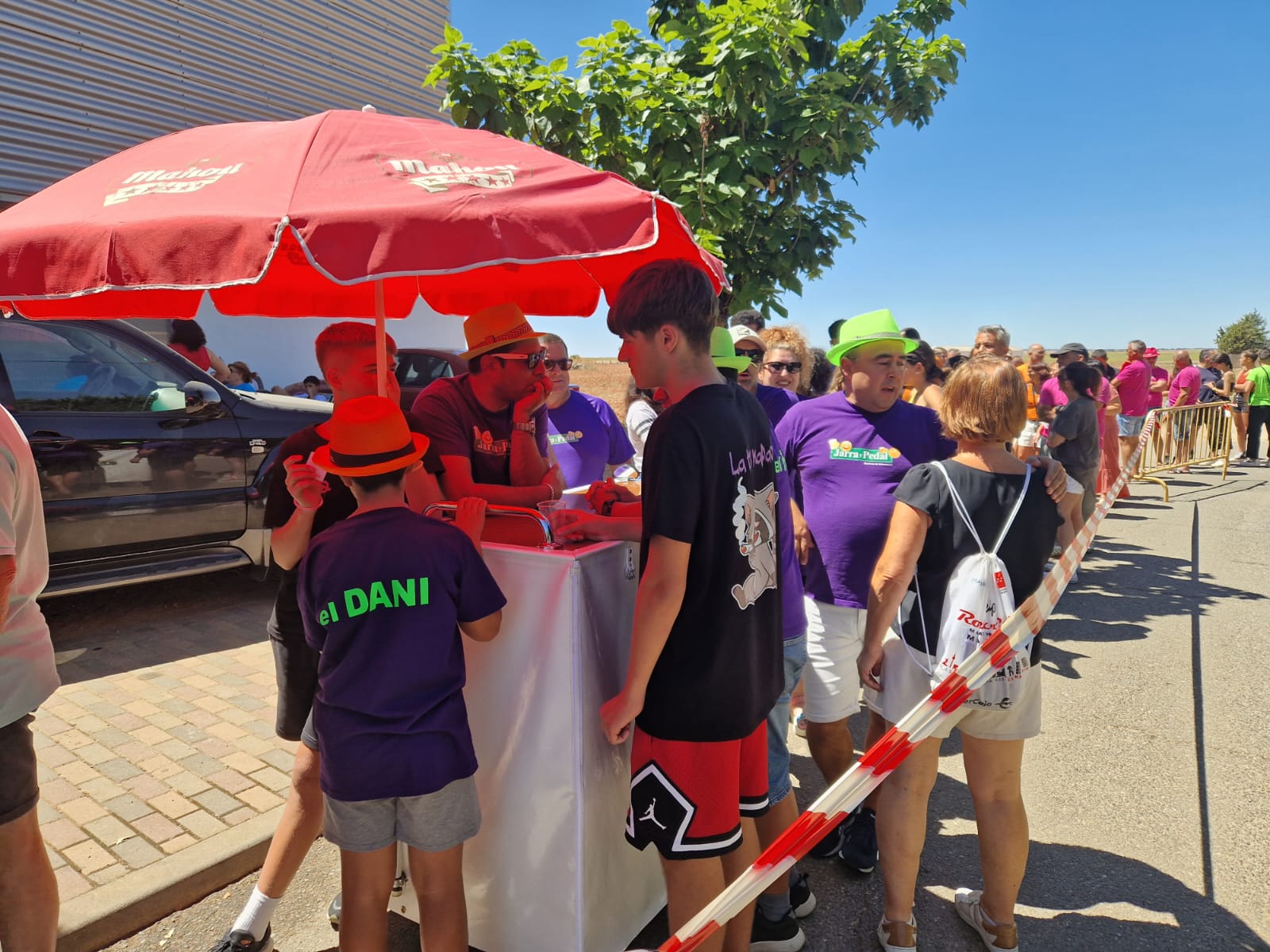 Carretones, paella y una gymkana protagonizan el domingo de fiestas en Doñinos