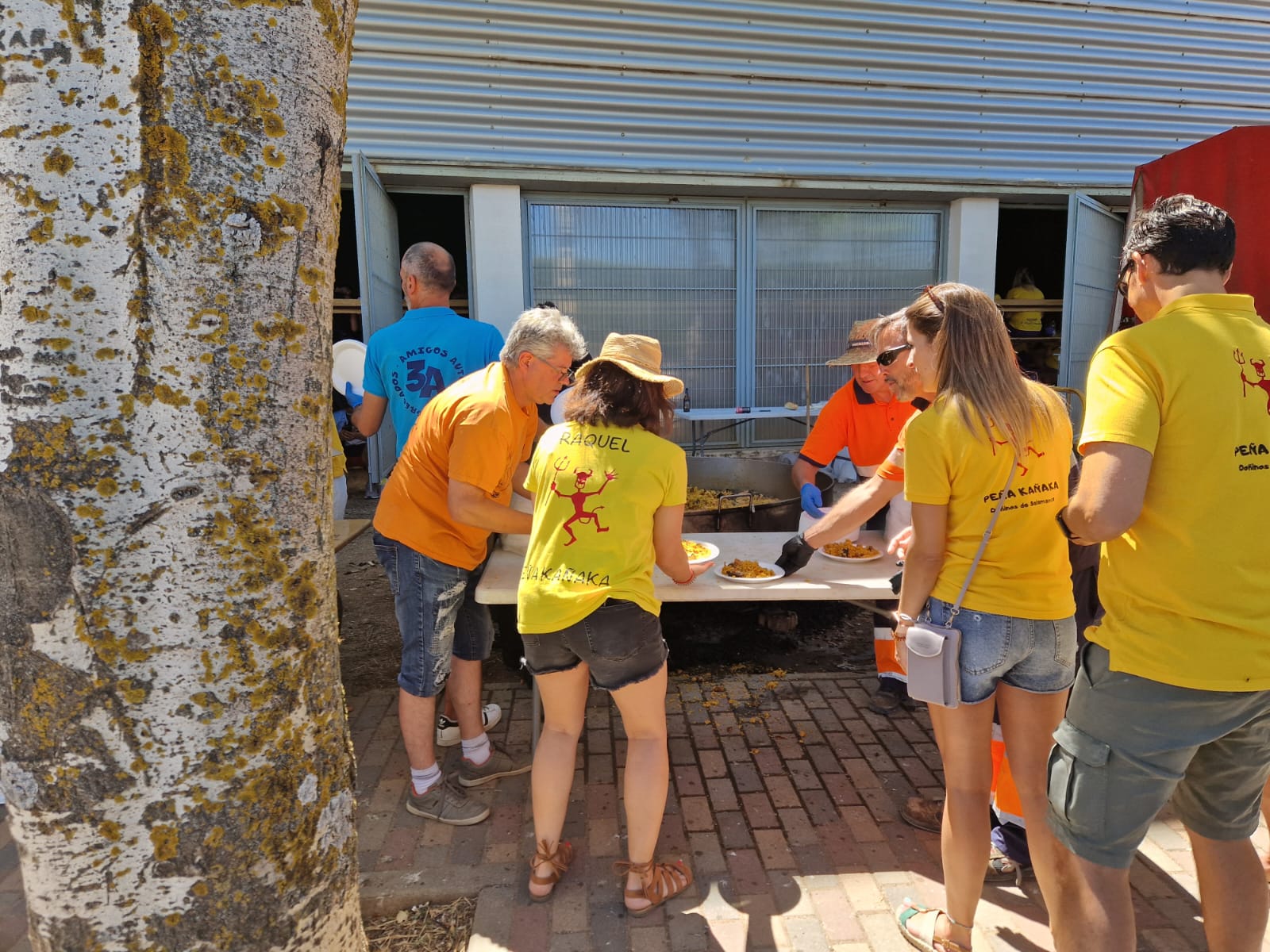 Carretones, paella y una gymkana protagonizan el domingo de fiestas en Doñinos