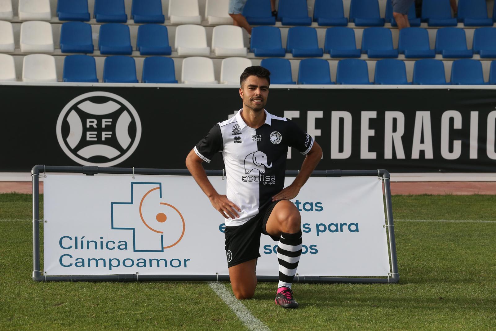 Unionistas vence en el Memorial UDS y presenta a la plantilla ante su afición