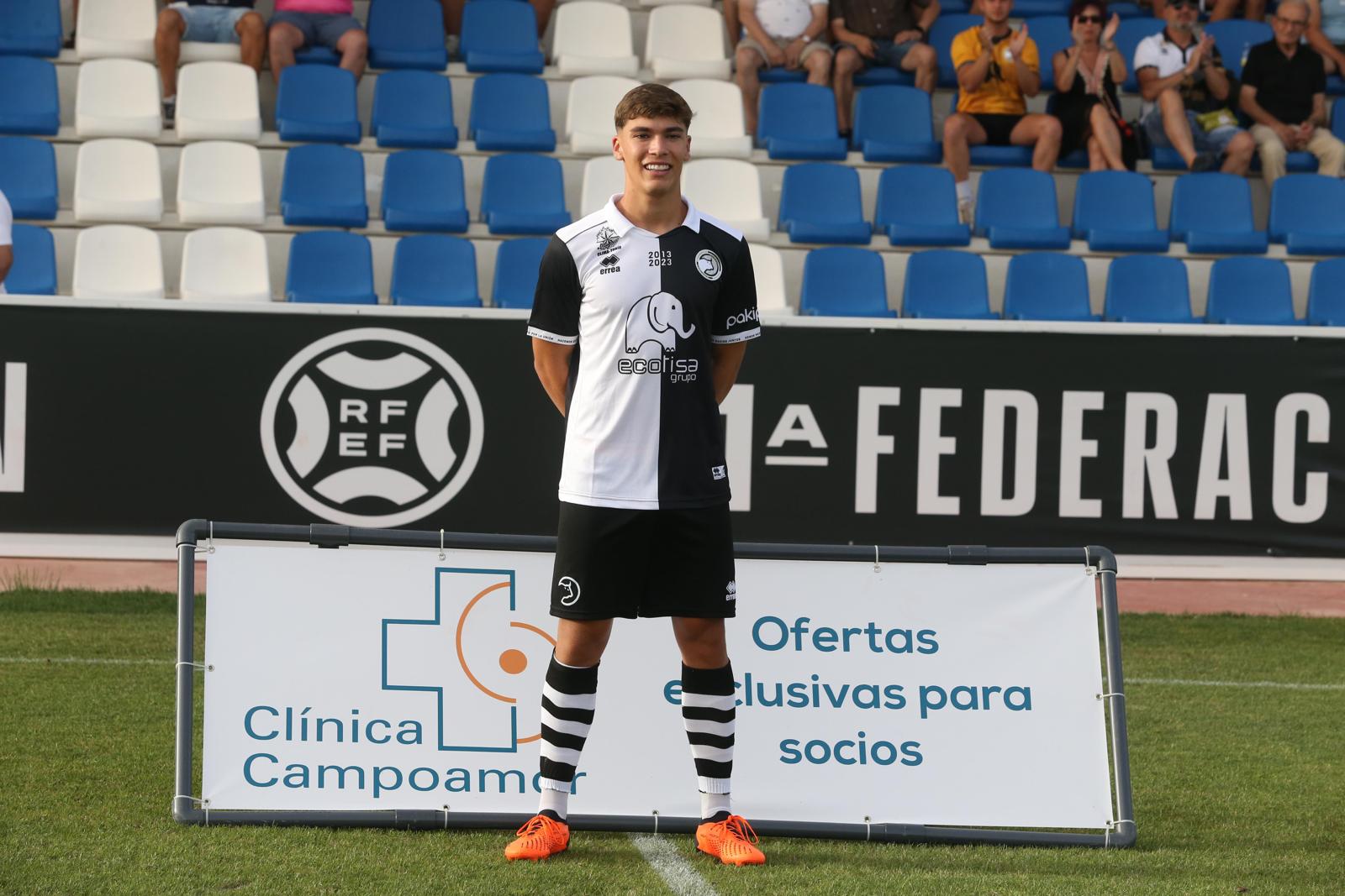 Unionistas vence en el Memorial UDS y presenta a la plantilla ante su afición