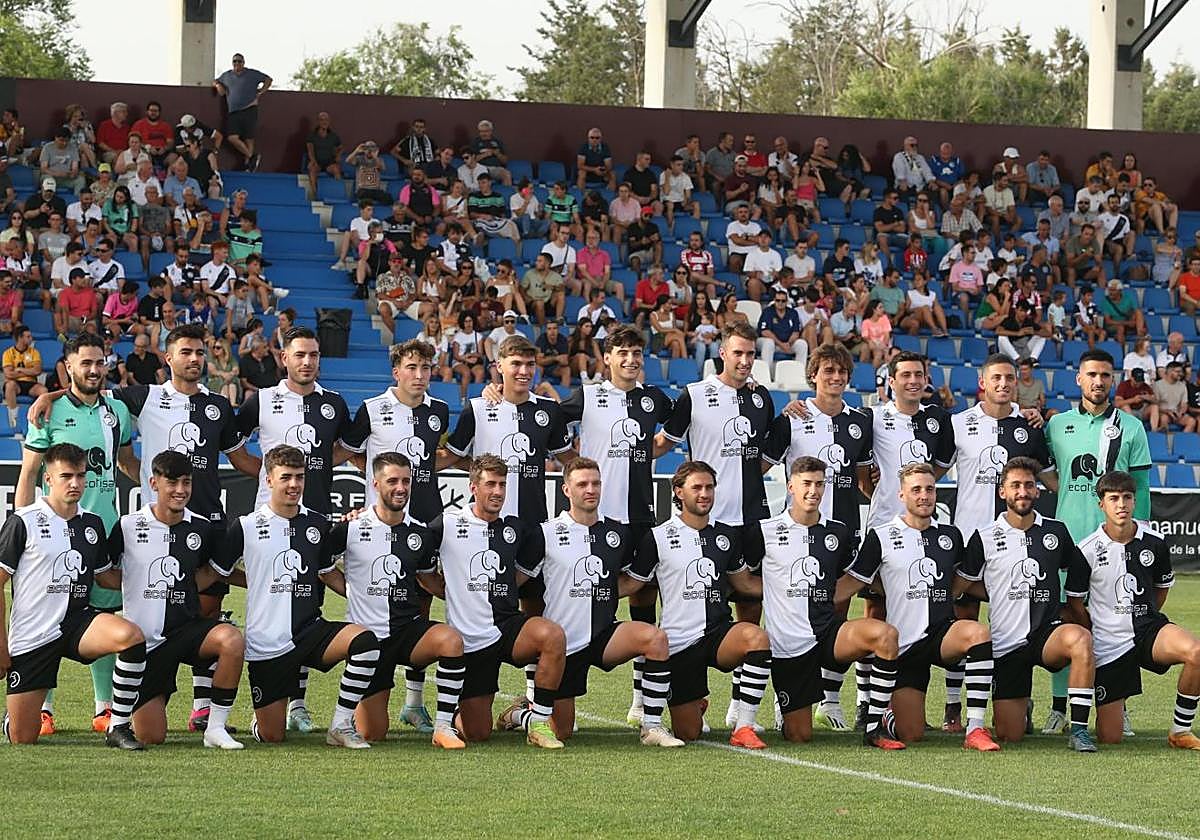 Unionistas vence en el Memorial UDS y presenta a la plantilla ante su afición