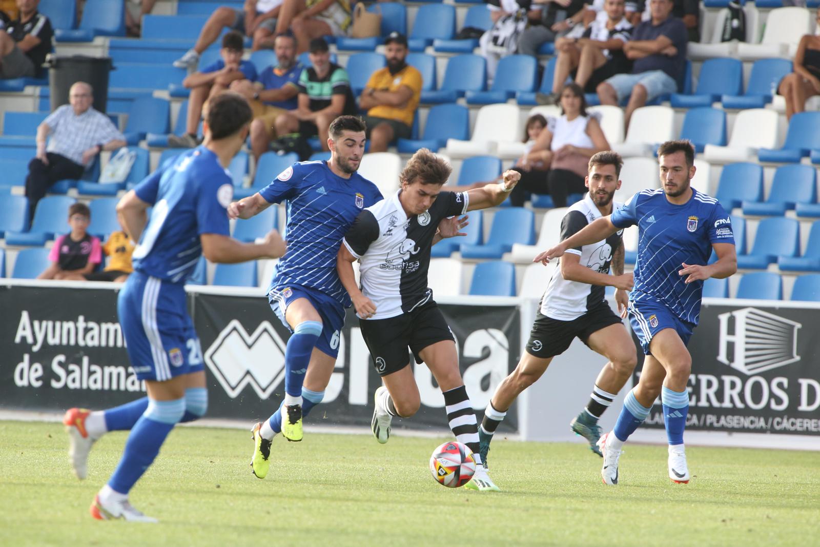 Unionistas vence en el Memorial UDS y presenta a la plantilla ante su afición
