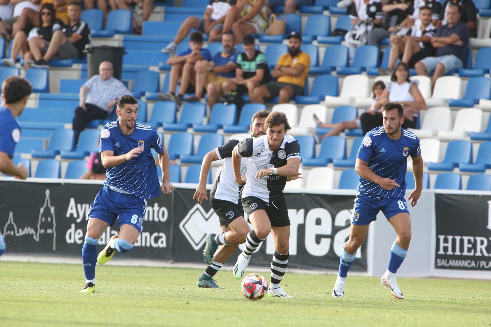 Unionistas vence en el Memorial UDS y presenta a la plantilla ante su afición