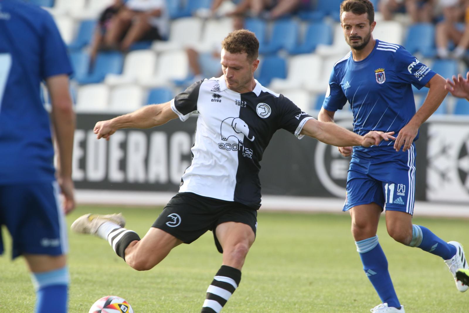 Unionistas vence en el Memorial UDS y presenta a la plantilla ante su afición