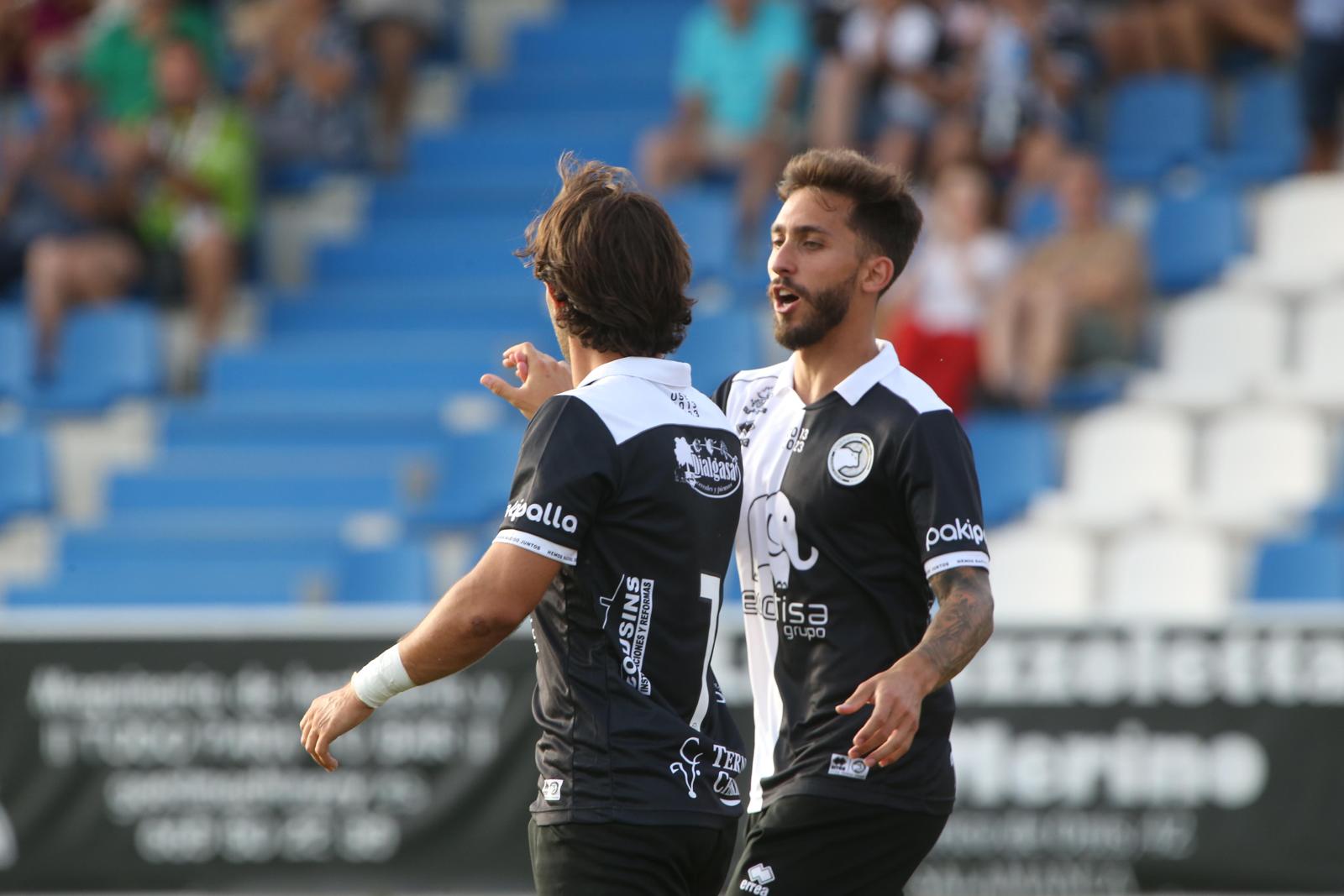 Unionistas vence en el Memorial UDS y presenta a la plantilla ante su afición