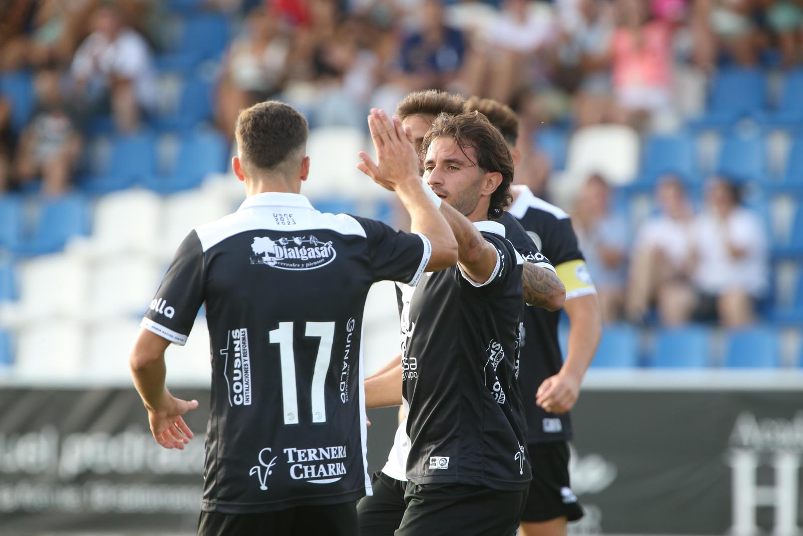 Unionistas vence en el Memorial UDS y presenta a la plantilla ante su afición
