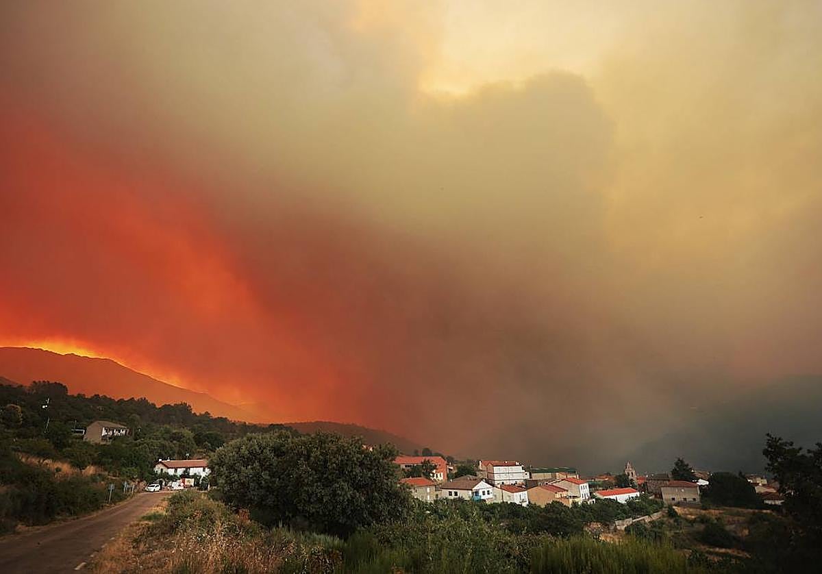 Imagen de archivo del incendio de Monsagro en 2022.