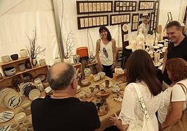 Uno de los puestos instalados en la trigésima quinta edición de la Feria del Barro.