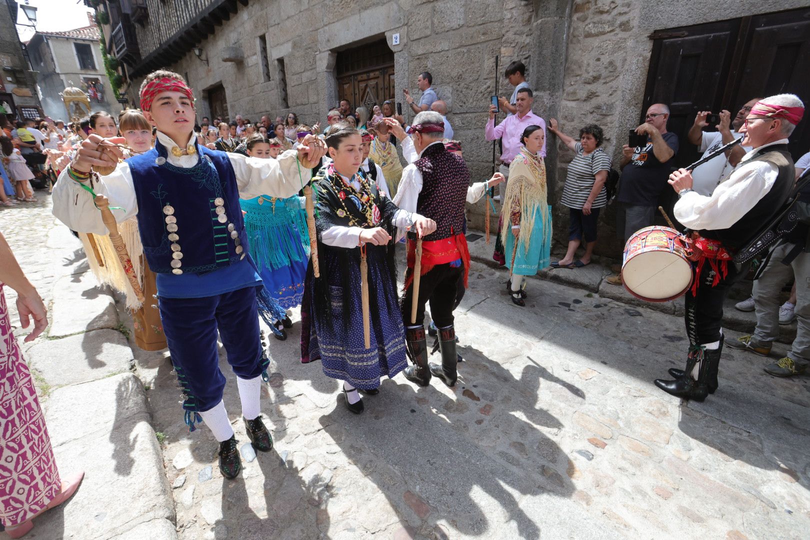 Un alberca abarrotada revive la tradición del Diagosto