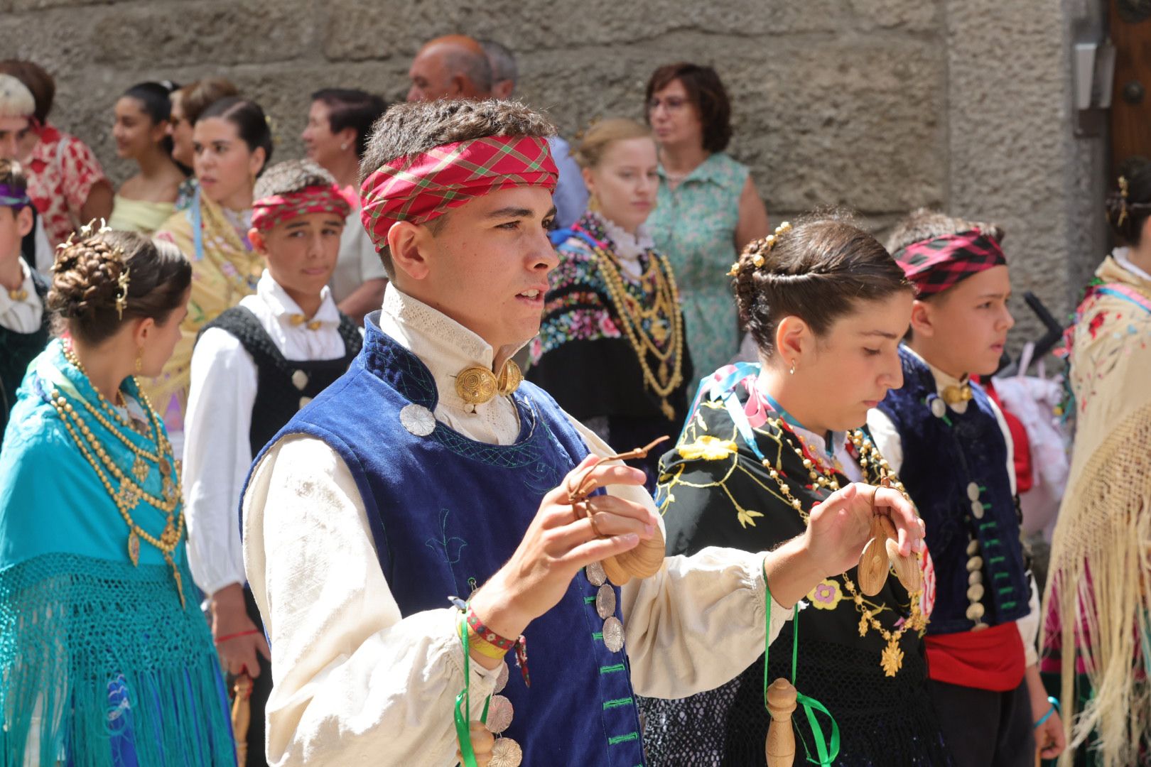 Un alberca abarrotada revive la tradición del Diagosto