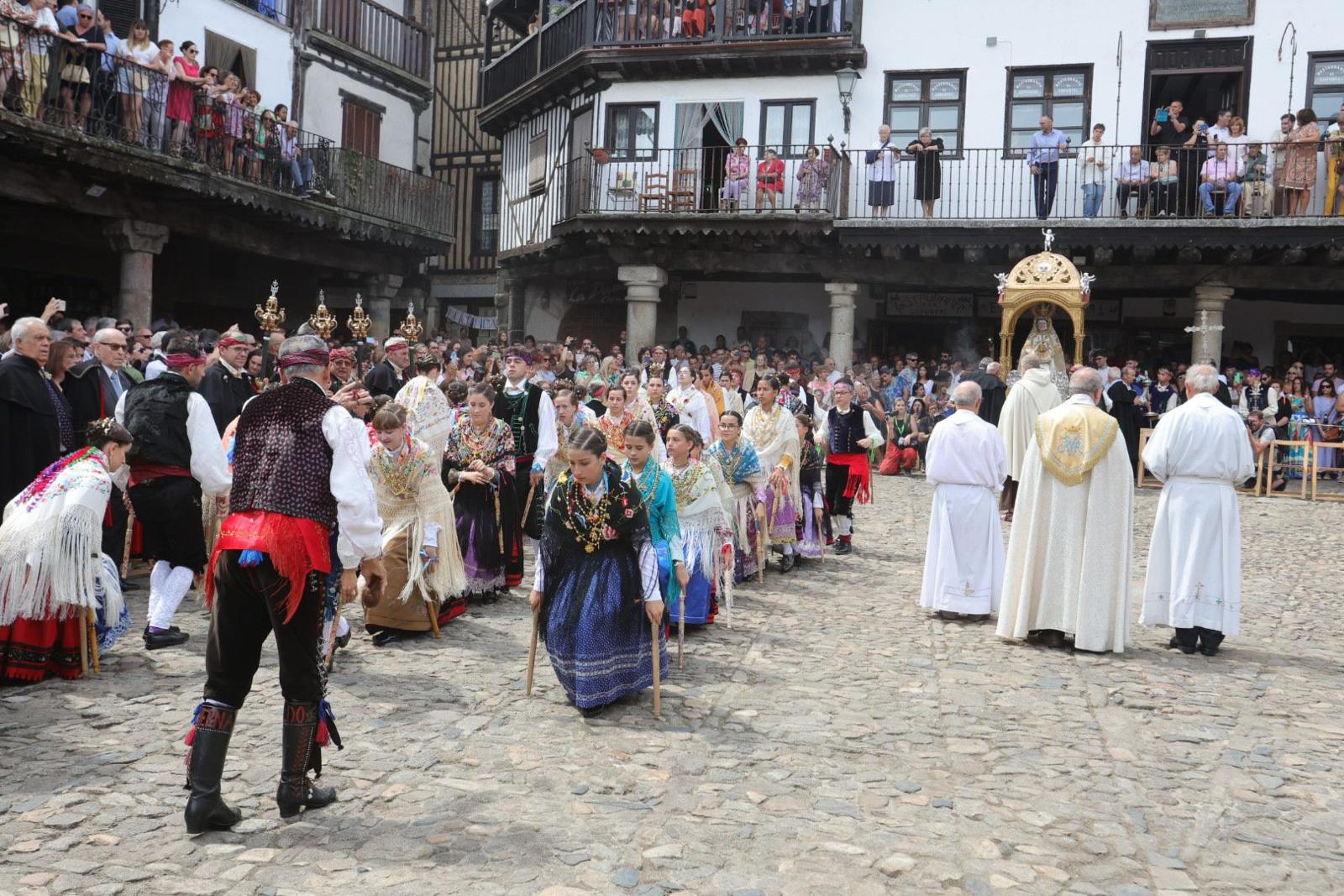 Un alberca abarrotada revive la tradición del Diagosto