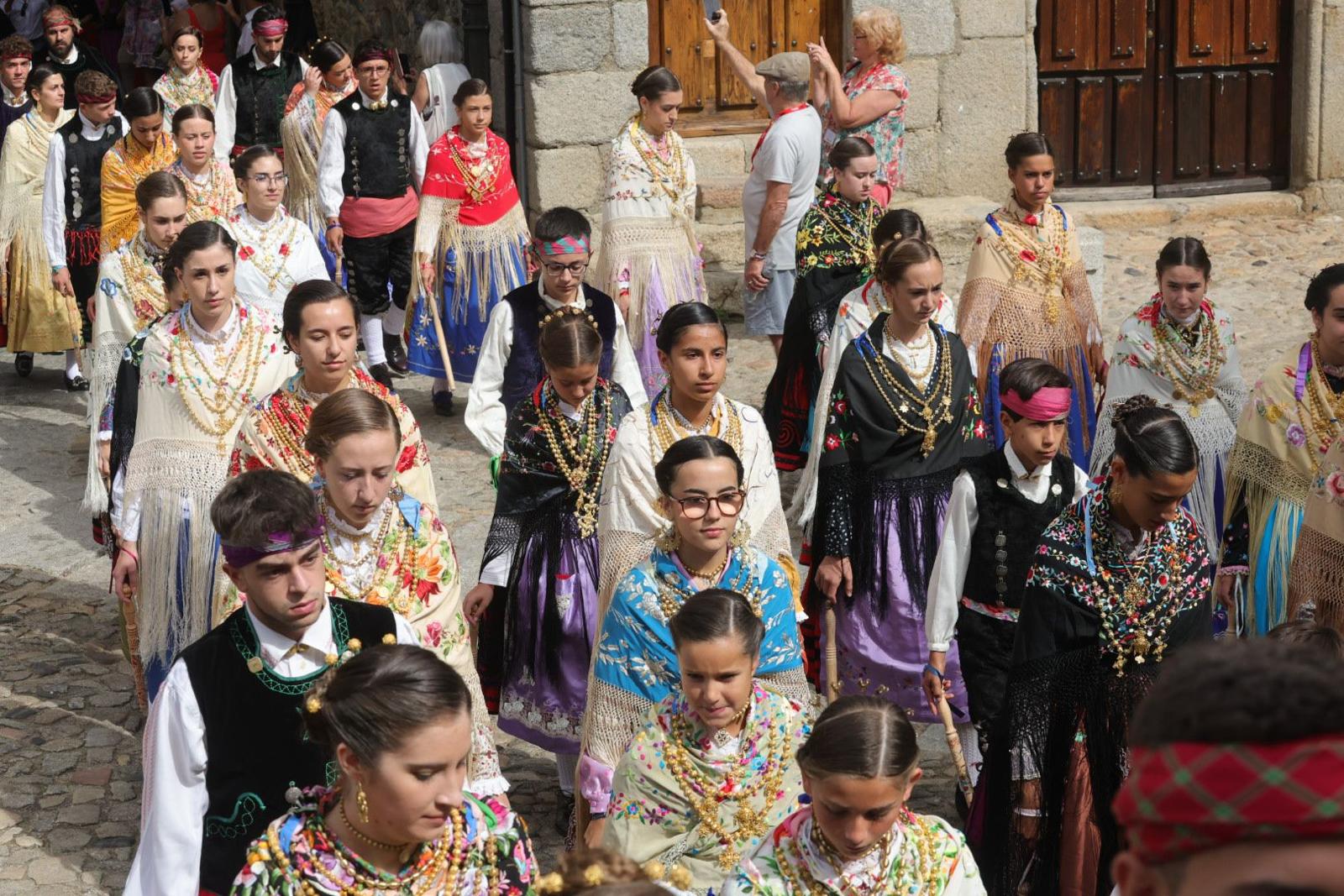 Un alberca abarrotada revive la tradición del Diagosto