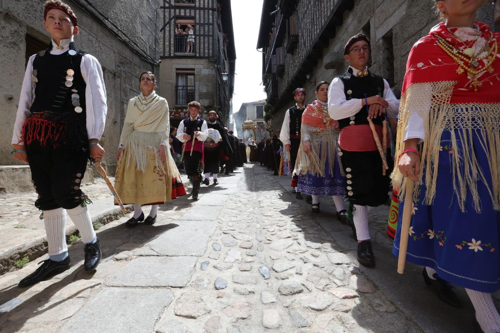 Un alberca abarrotada revive la tradición del Diagosto