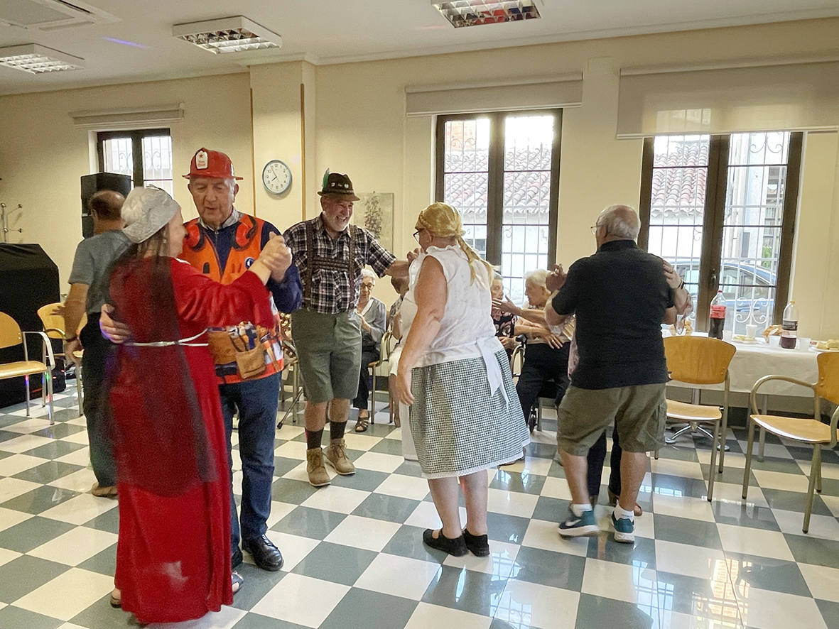 Homenaje a los mayores en el penúltimo día de las fiestas de Carbajosa
