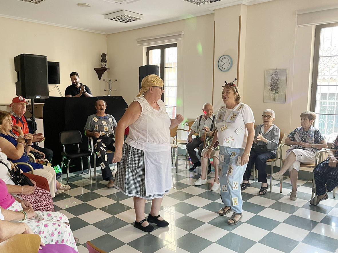 Homenaje a los mayores en el penúltimo día de las fiestas de Carbajosa