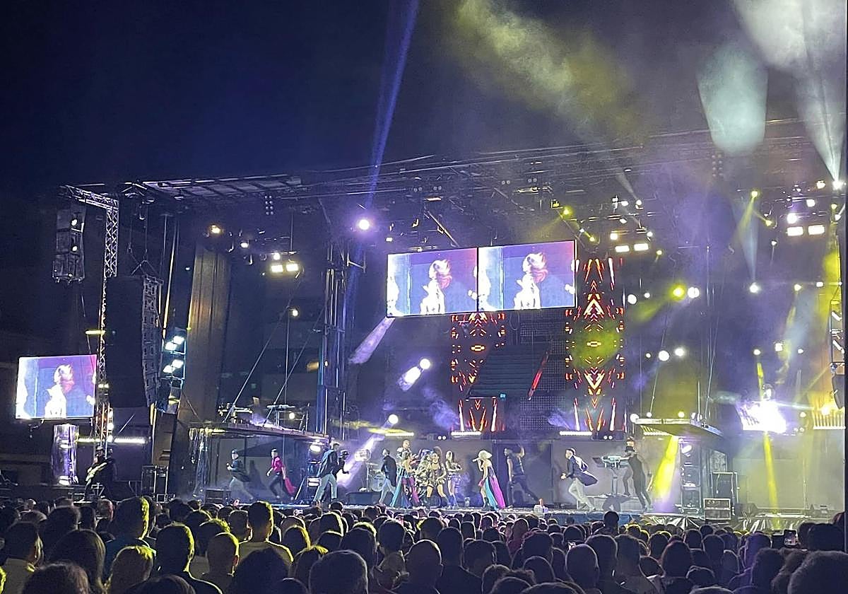 La orquesta Panorama vuelve a llenar y triunfar en Guijuelo