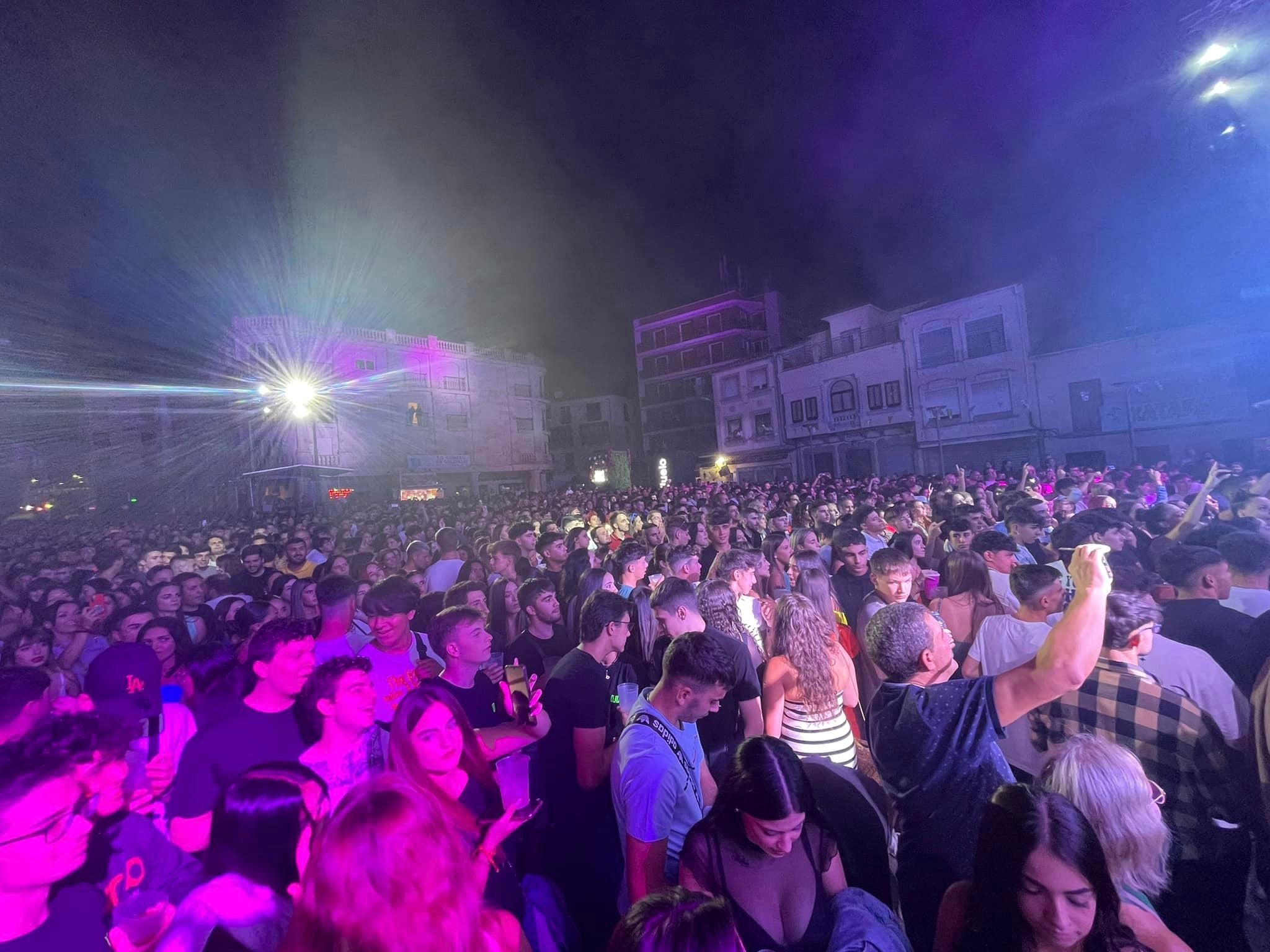 La orquesta Panorama vuelve a llenar y triunfar en Guijuelo