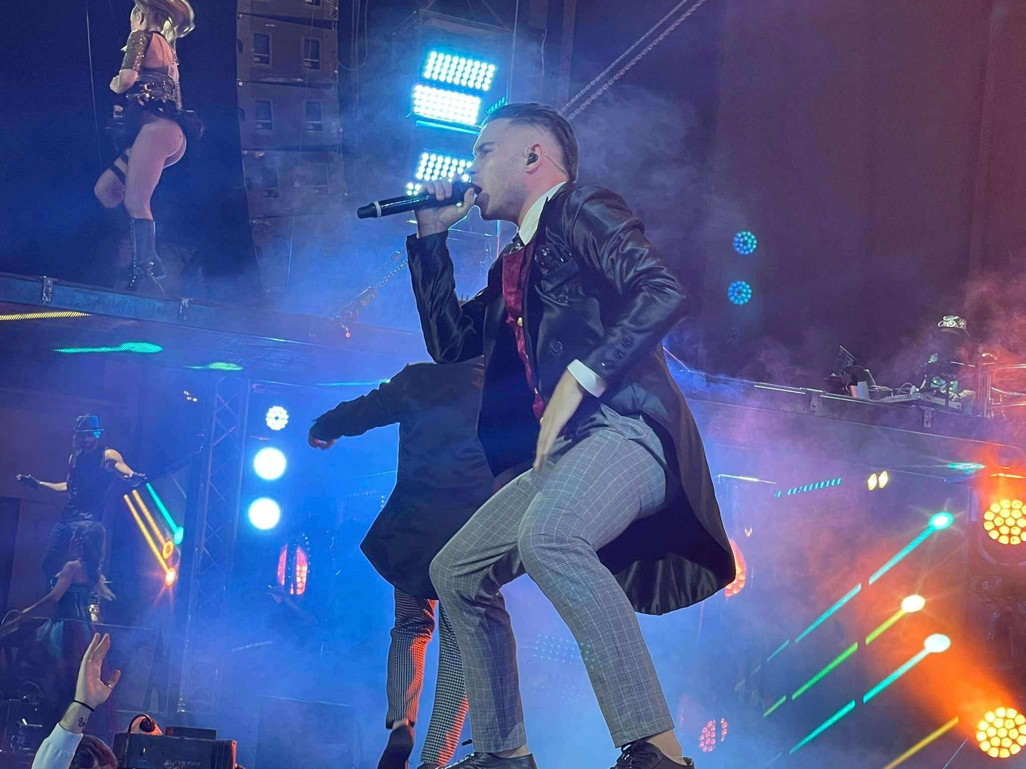 La orquesta Panorama vuelve a llenar y triunfar en Guijuelo