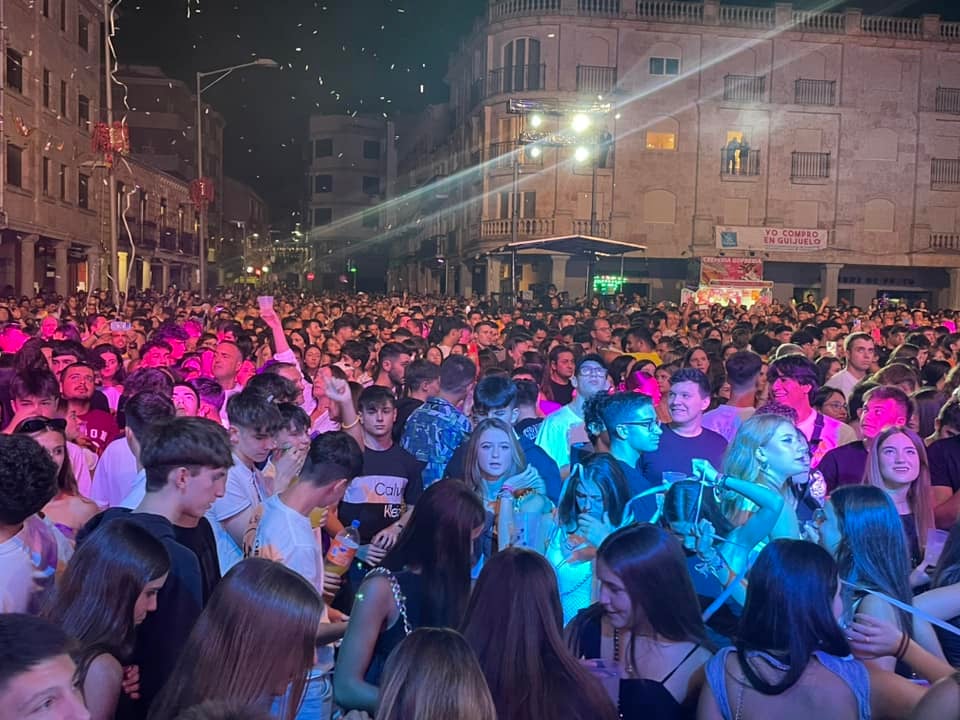 La orquesta Panorama vuelve a llenar y triunfar en Guijuelo