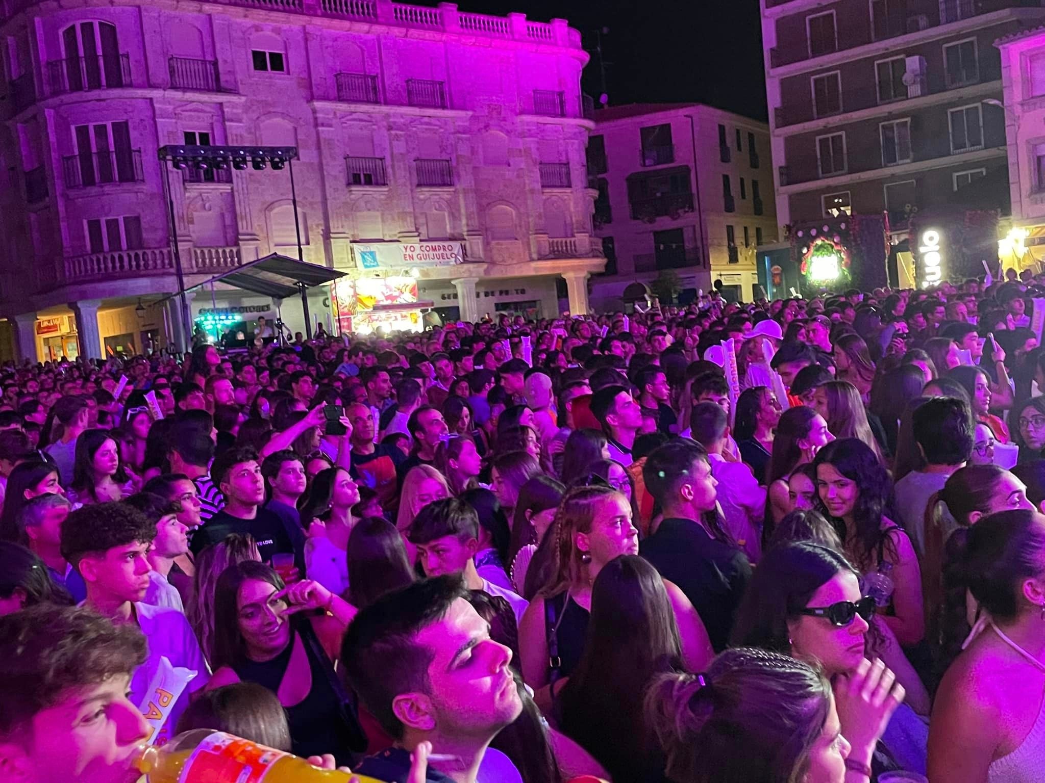 La orquesta Paris de Noia pone el colofón a las Ferias y Fiestas de Guijuelo