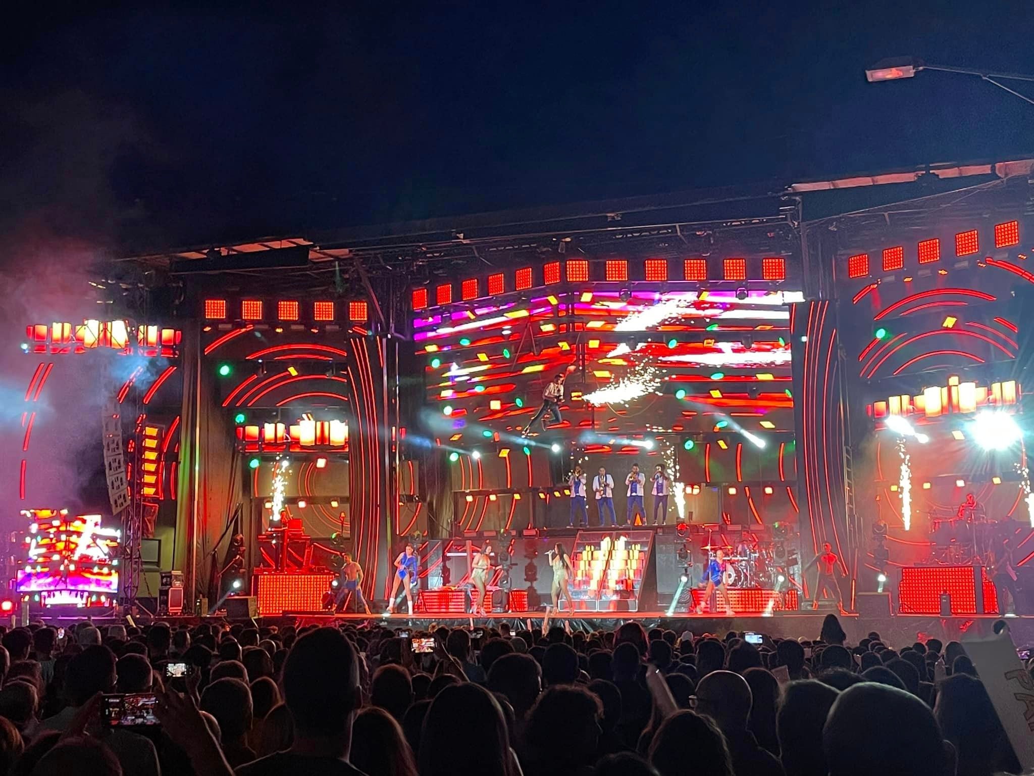 La orquesta Paris de Noia pone el colofón a las Ferias y Fiestas de Guijuelo