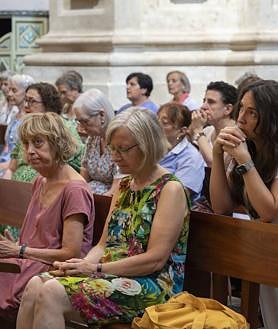 Imagen secundaria 2 - Quiénes son las mujeres vírgenes consagradas o esposas de Cristo que se reúnen en Salamanca