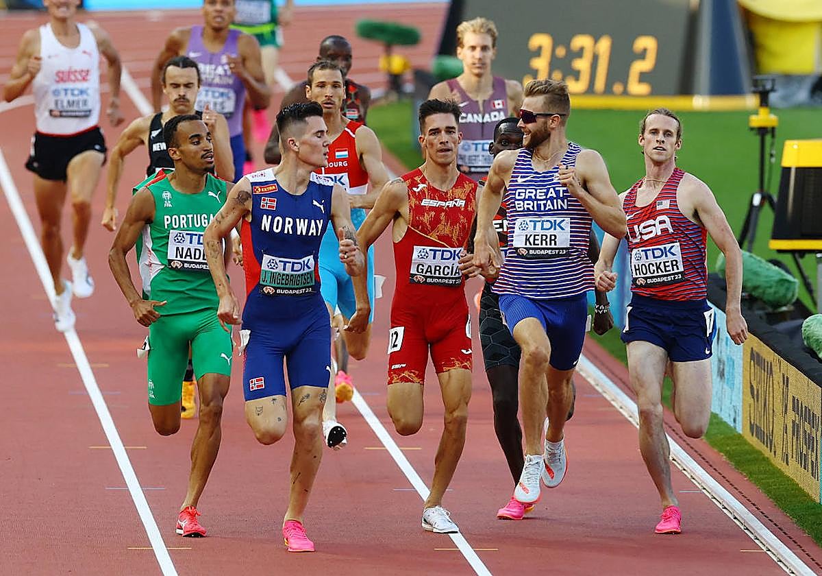 Mario García Romo, en el centro, durante la segunda semifinal del Mundial.