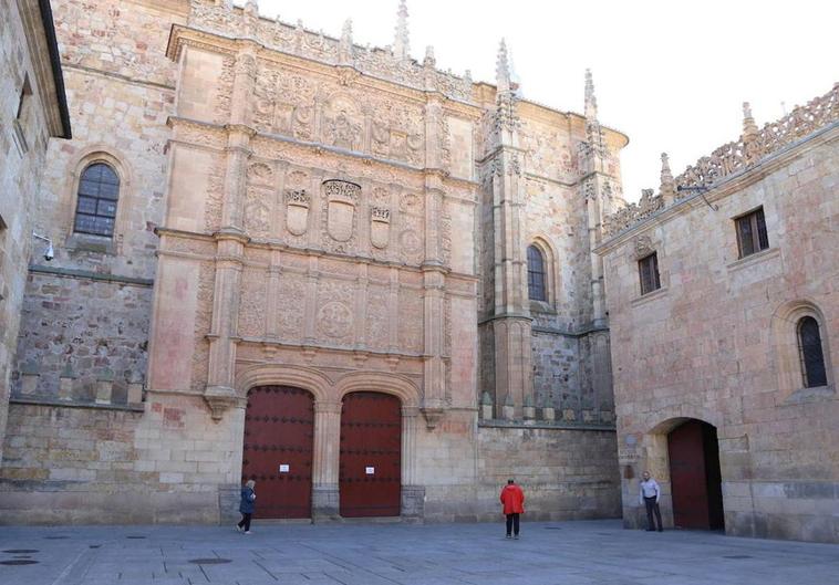 La fachada del Rectorado en el Patio de Escuelas de la Universidad de Salamanca.