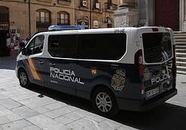 Detenida tras lanzar un botellín de cerveza a un camarero y amenazarle con un cuchillo en Salamanca