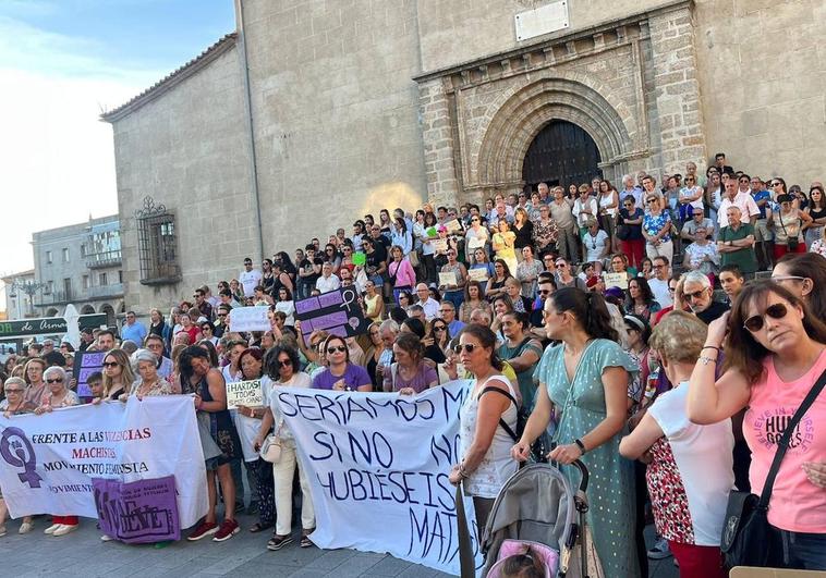 Béjar condena la violencia de género.