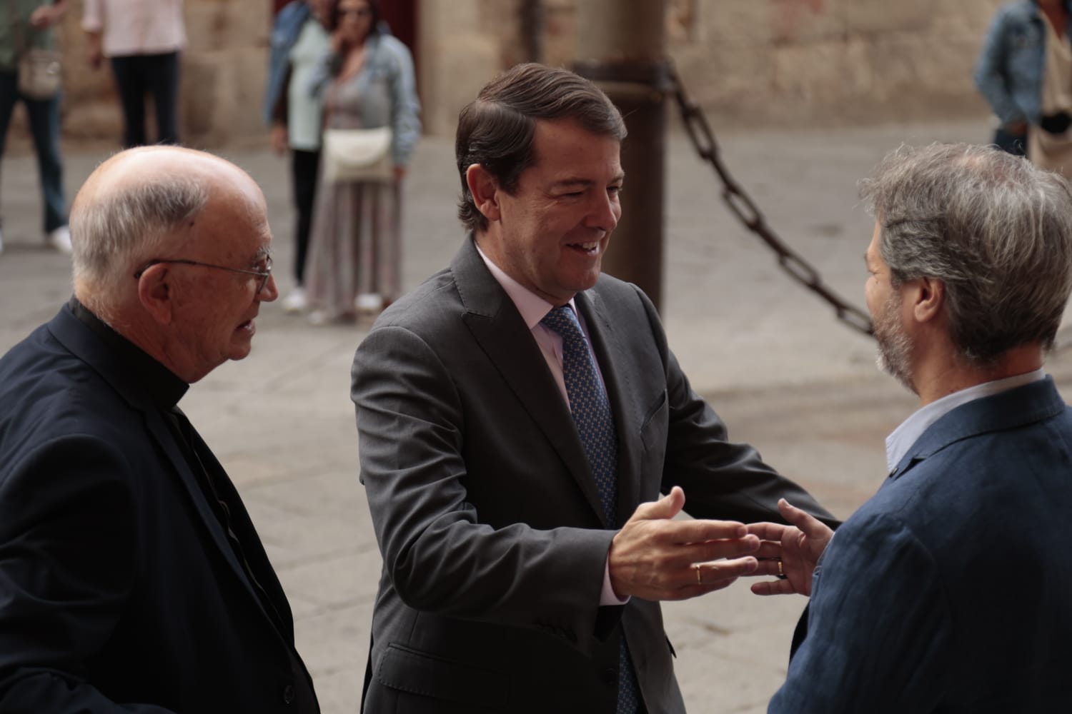 Lo cotidiano y lo divino en la exposición del retratista Ángel Luis Iglesias
