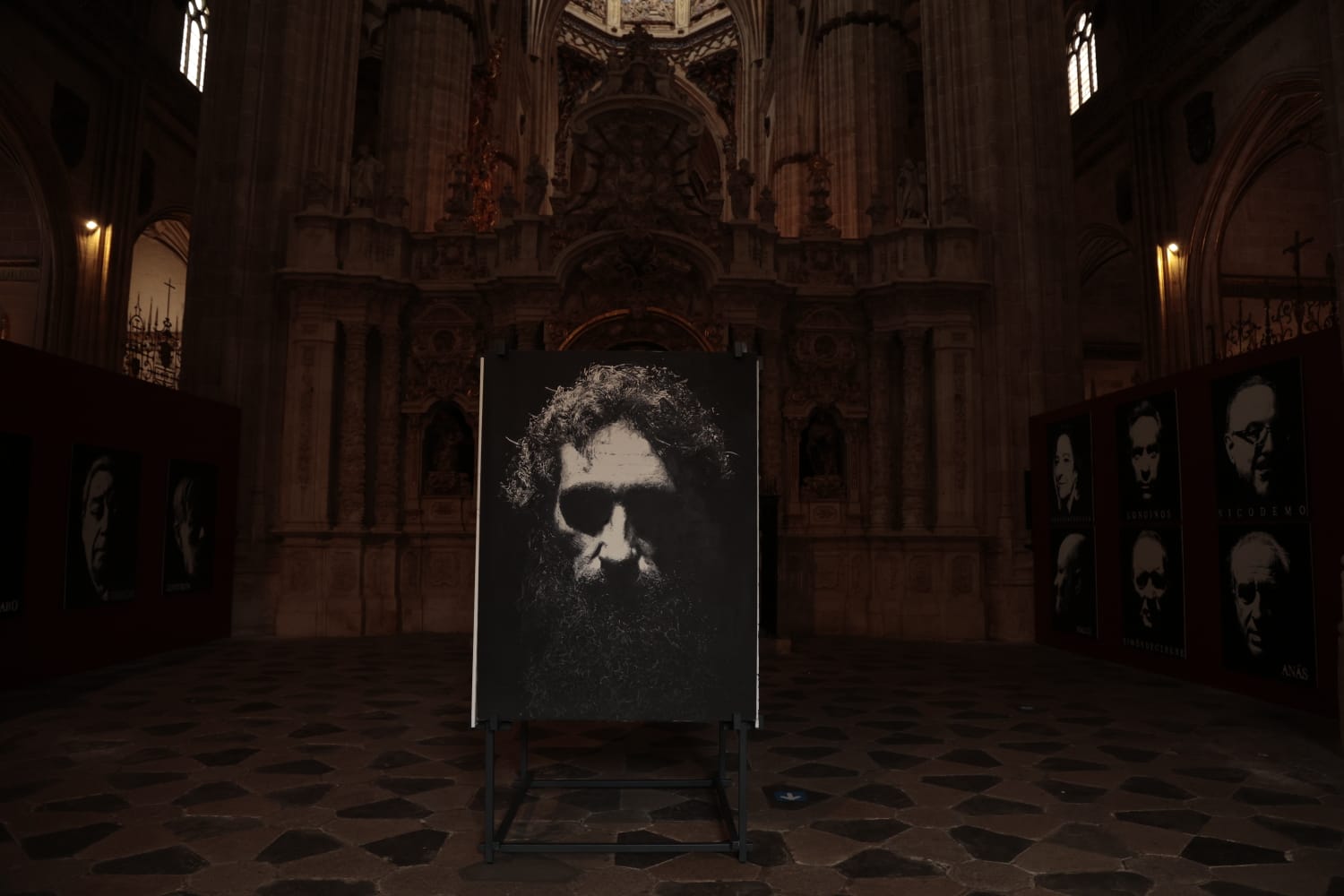 Lo cotidiano y lo divino en la exposición del retratista Ángel Luis Iglesias