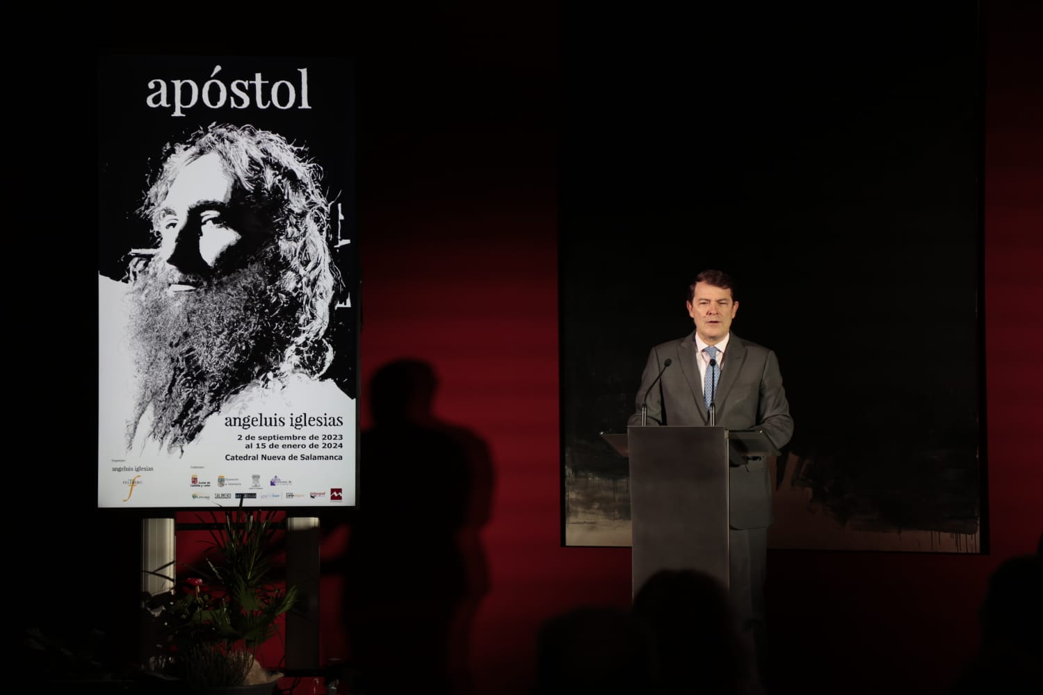 Lo cotidiano y lo divino en la exposición del retratista Ángel Luis Iglesias