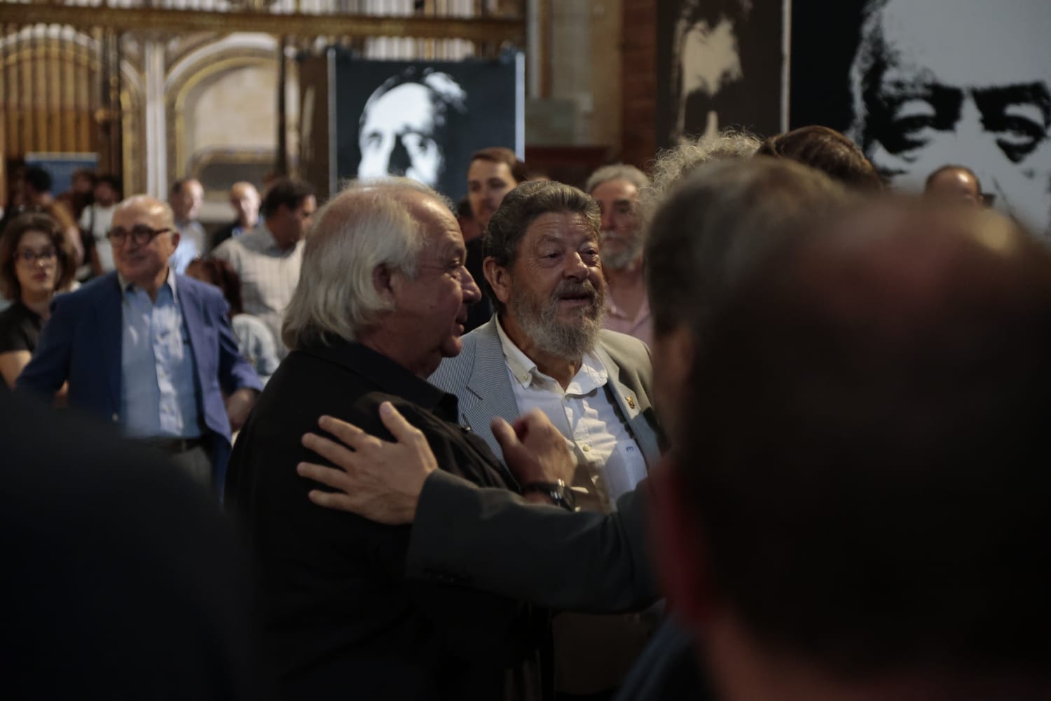 Lo cotidiano y lo divino en la exposición del retratista Ángel Luis Iglesias