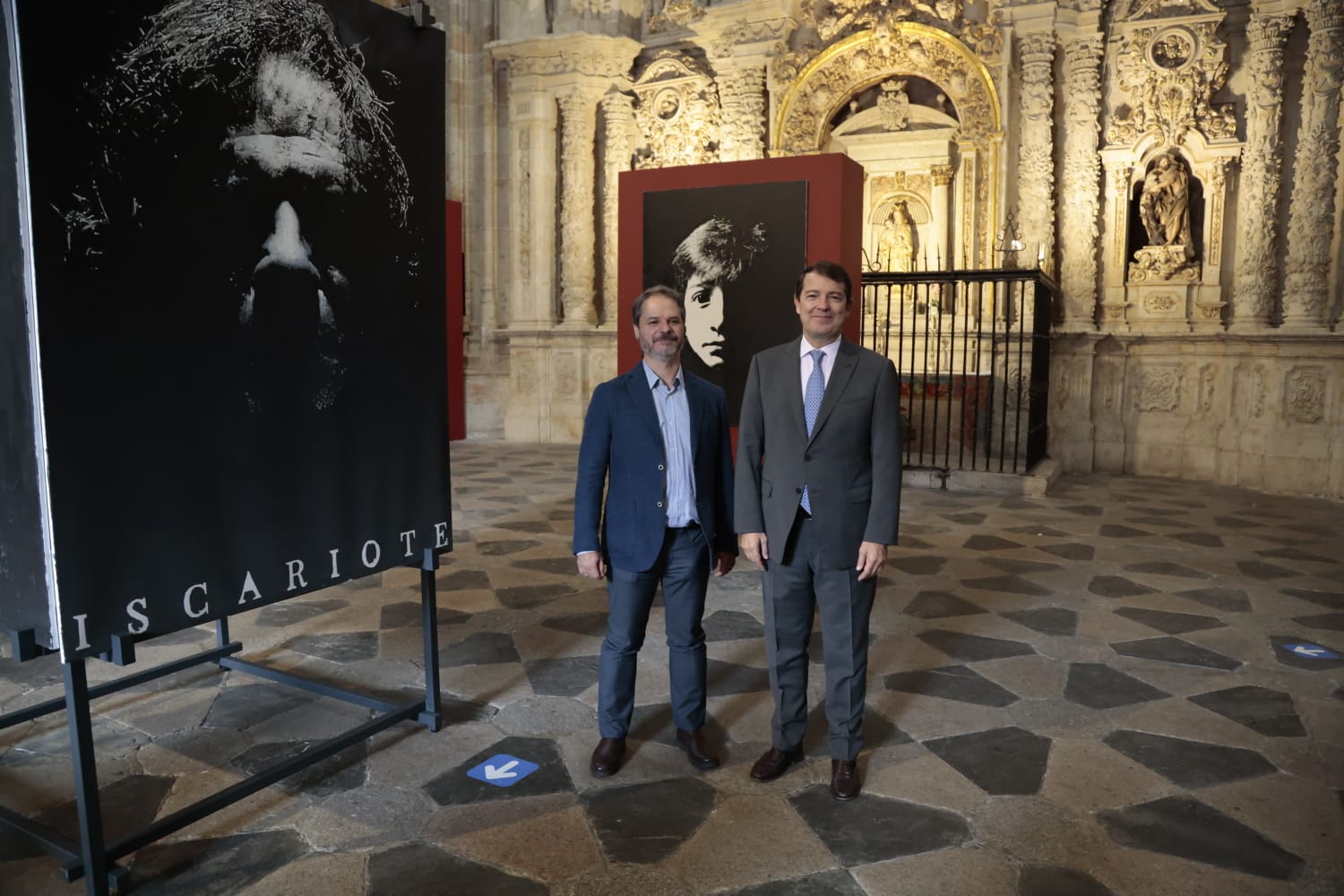 Lo cotidiano y lo divino en la exposición del retratista Ángel Luis Iglesias