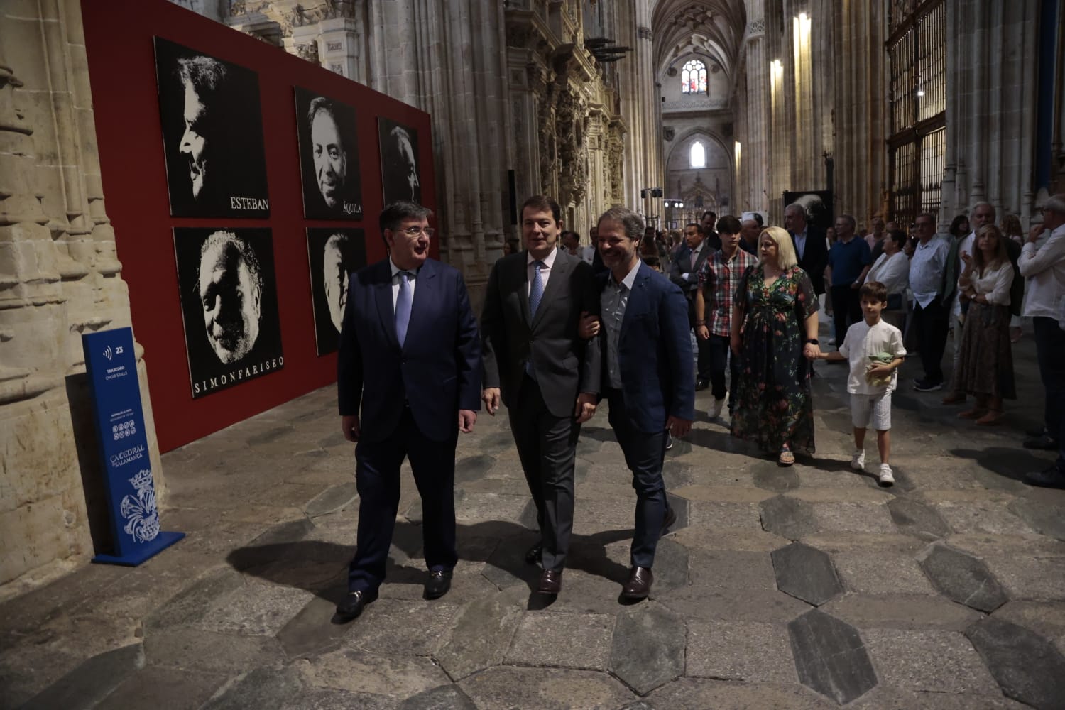 Lo cotidiano y lo divino en la exposición del retratista Ángel Luis Iglesias