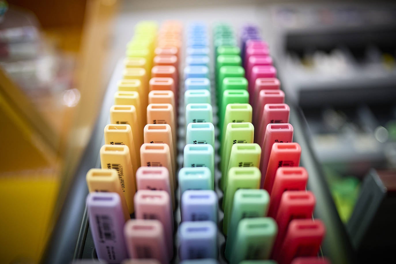 Material escolar en una librería.