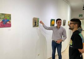 Marcos Tapia y su exposición 'Trabajo en equipo'.